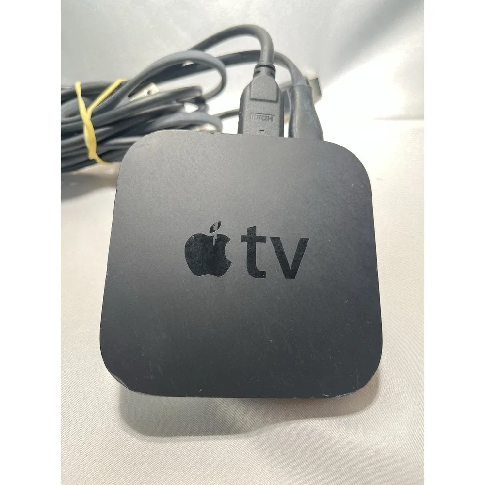 Apple TV (3rd Generation) 8GB Digital HD Media Streamer - Black W/HDMI